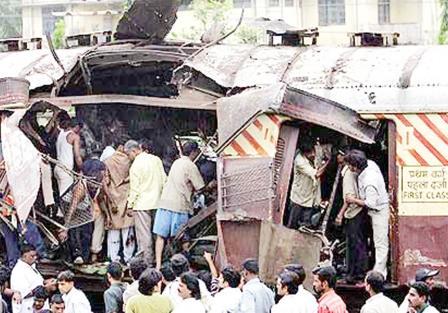 عملية تفجير قطار في مومباي بالهند عام 2006م من قبل المتشددين لجماعة طيبة